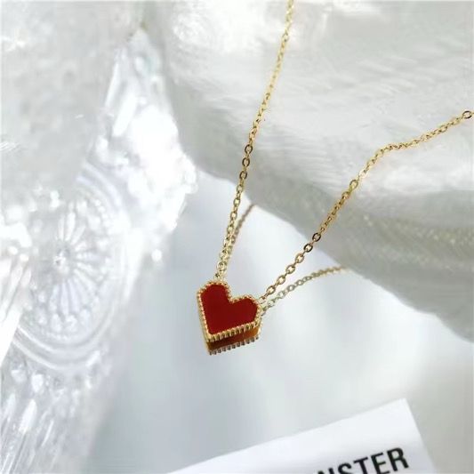 Elegant 18K Gold-Plated Heart Pendant Necklace – Waterproof, Durable & Perfect for Gifting