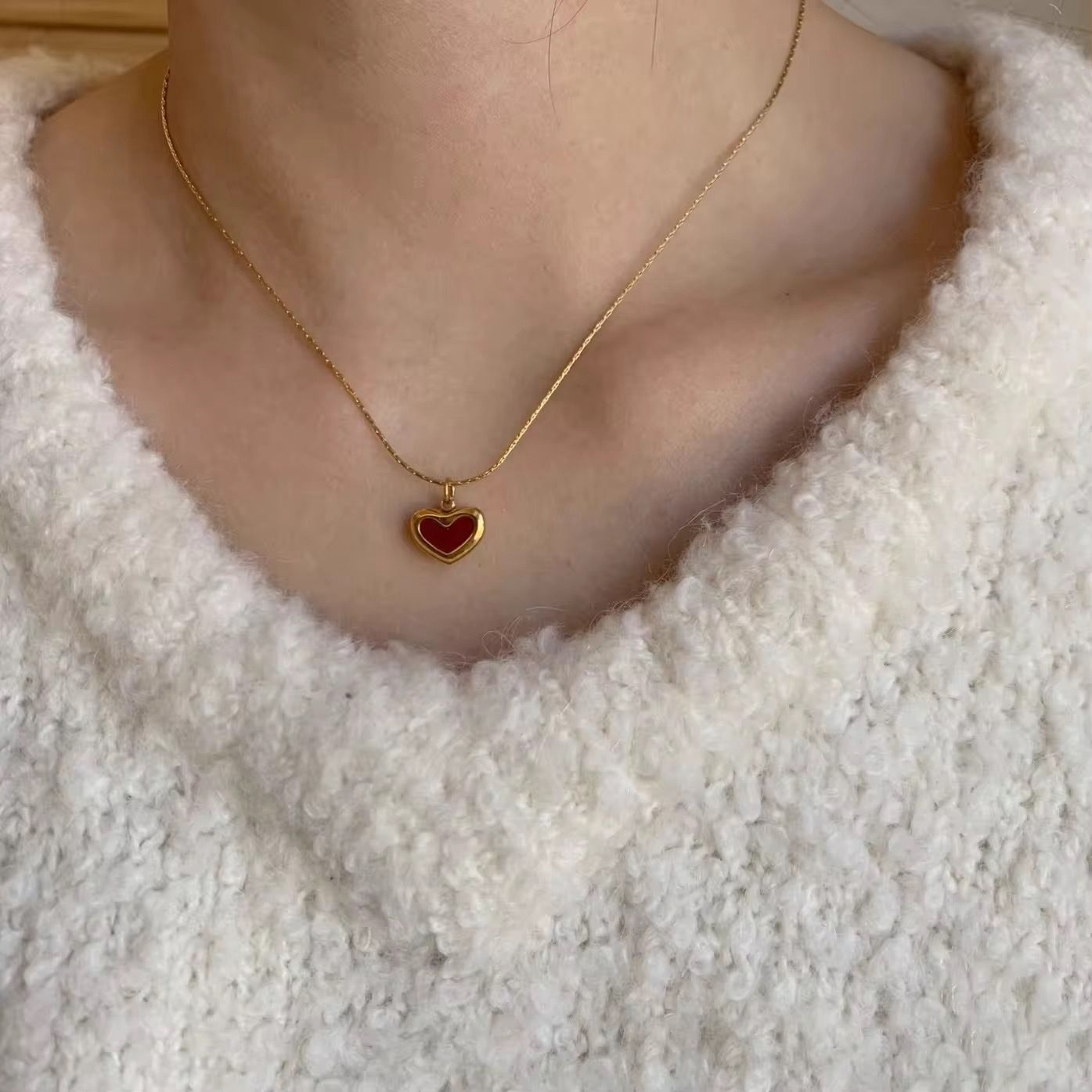 Elegant Heart Pendant Necklace – Waterproof, Durable & Perfect for Gifting. Mothers Day Gift.